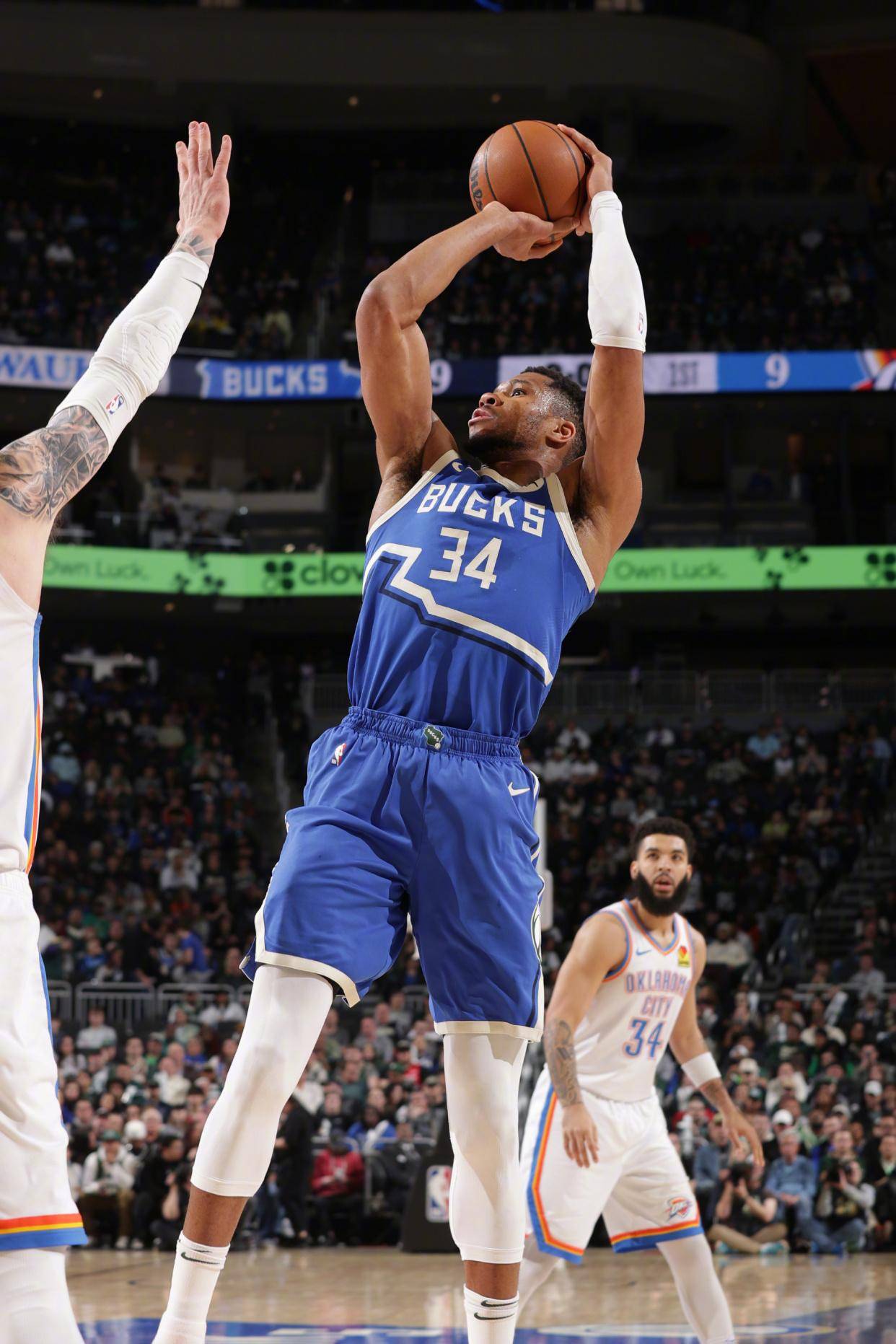 AYX-关于字母哥连续十场比赛得分超过惊险取胜,加拿大队挑战极限!的信息