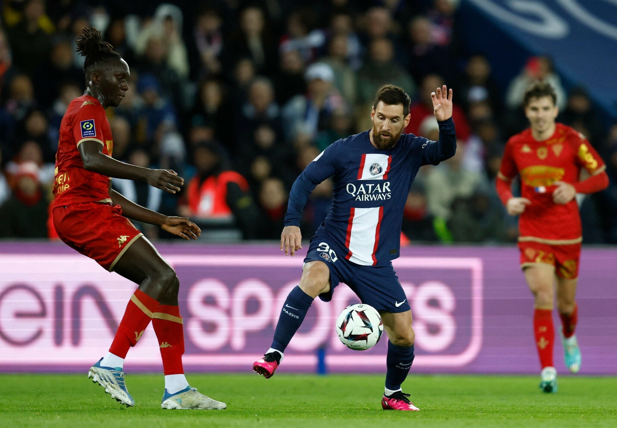 AYX-包含梅西回归赛场，连败首场状态亮眼，巴黎圣日耳曼观众沸腾！的词条